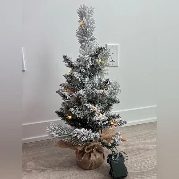 Pre-Lit Tabletop Christmas Tree - Picture 2 of 2